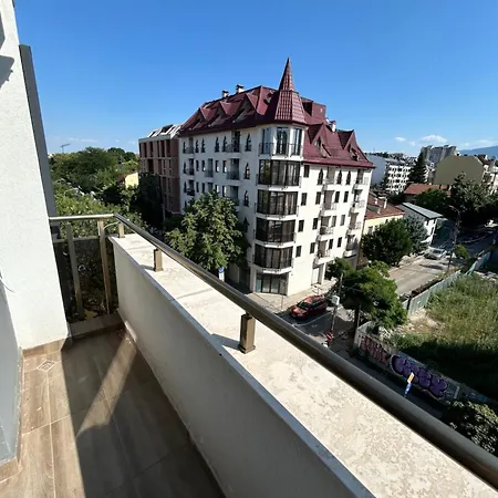 Modern 1br With Garage Near Opalchenska Metro, Park & Supermarket Lägenhet *